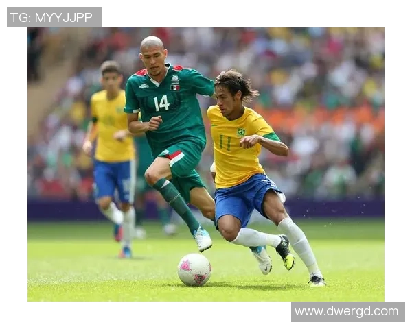 足球球星们的生活揭秘：赛场外的训练、商业投资与公益行动